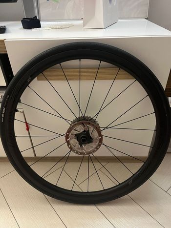 Used Specialized Roval CLX 32 Disc 2023 bike — image 2 of 6