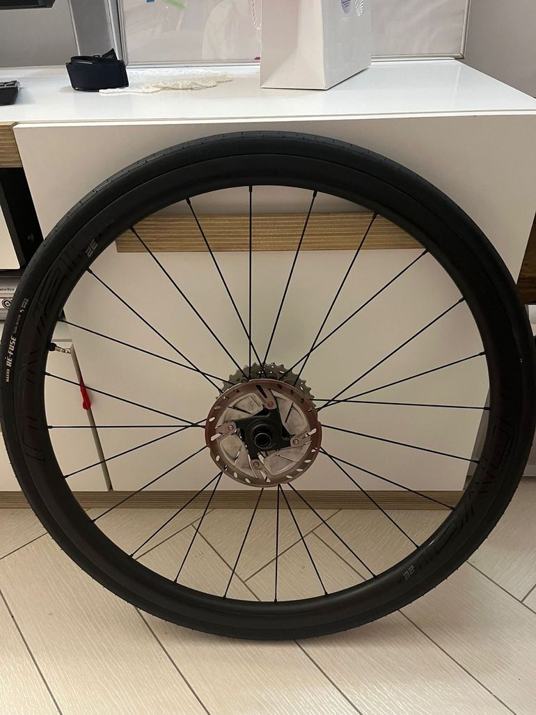 Used Specialized Roval CLX 32 Disc 2023 bike — image 2 of 6