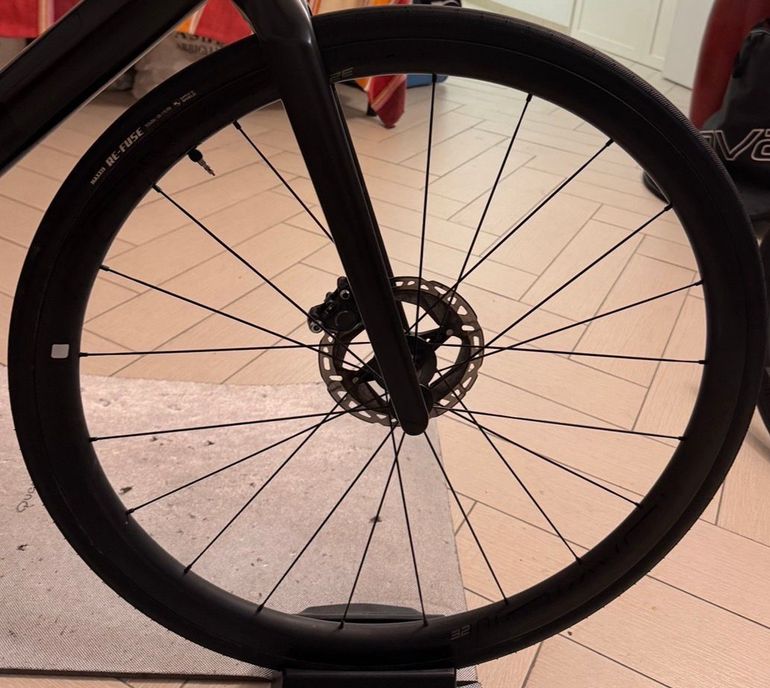 Used Specialized Roval CLX 32 Disc 2023 bike — image 1 of 6