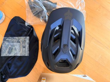 Used Fox Racing Dropframe Pro Helmet 2025 bike — image 5 of 5