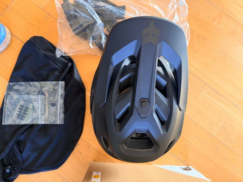 Used Fox Racing Dropframe Pro Helmet 2025 bike — image 5 of 5