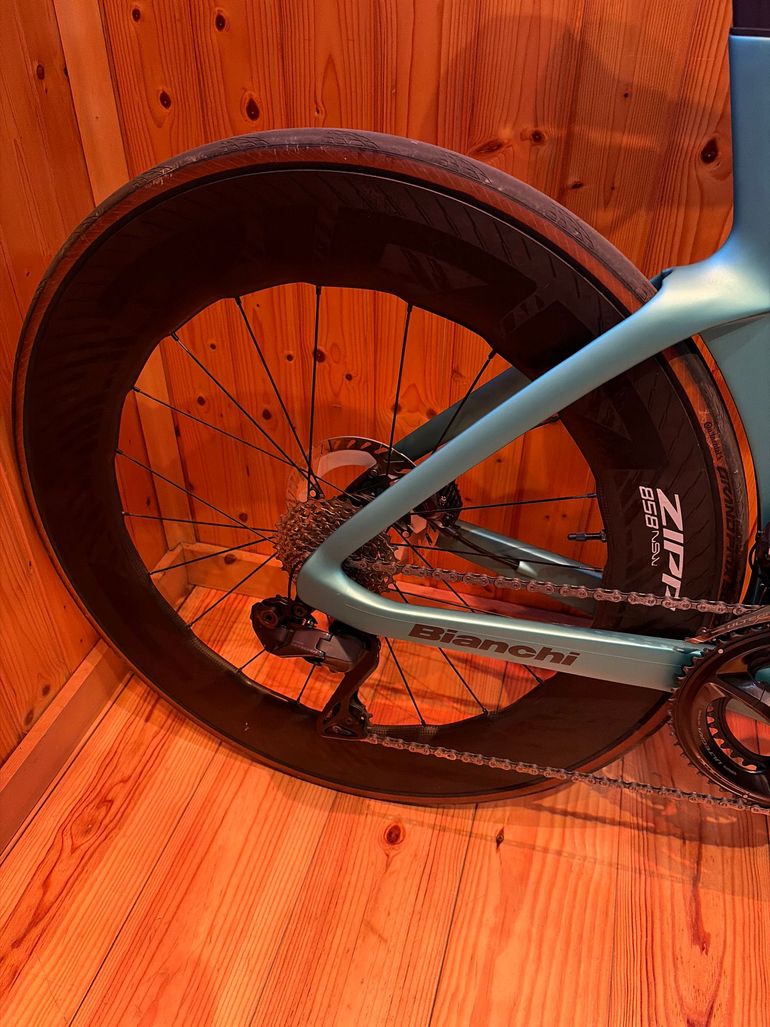 Used Zipp 858 NSW Tubeless Disc-brake 2025 bike — image 2 of 2