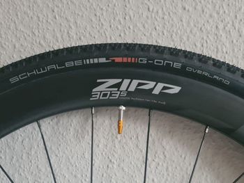 Used Zipp 303S Carbon Tubeless Disc Wheelset 2023 bike — image 2 of 5