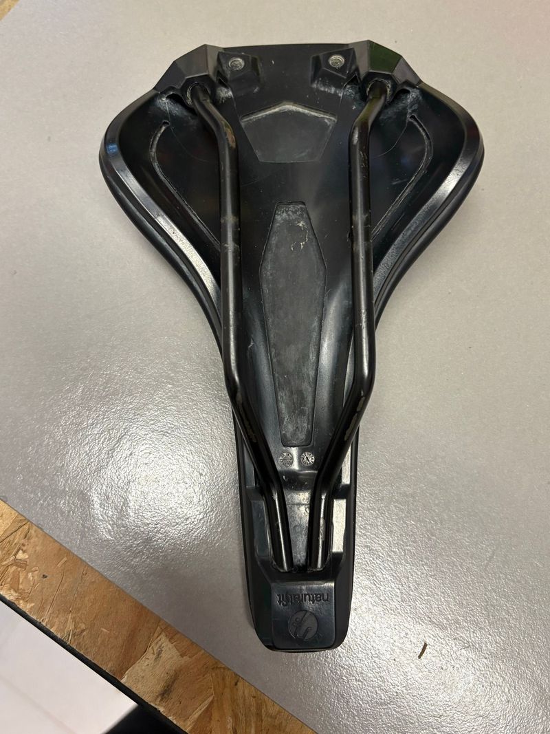 Used acid Sella 2024 bike — image 5 of 9
