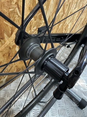 Used Mavic Cosmic Ultimate 45 Disc 2024 bike — image 2 of 7