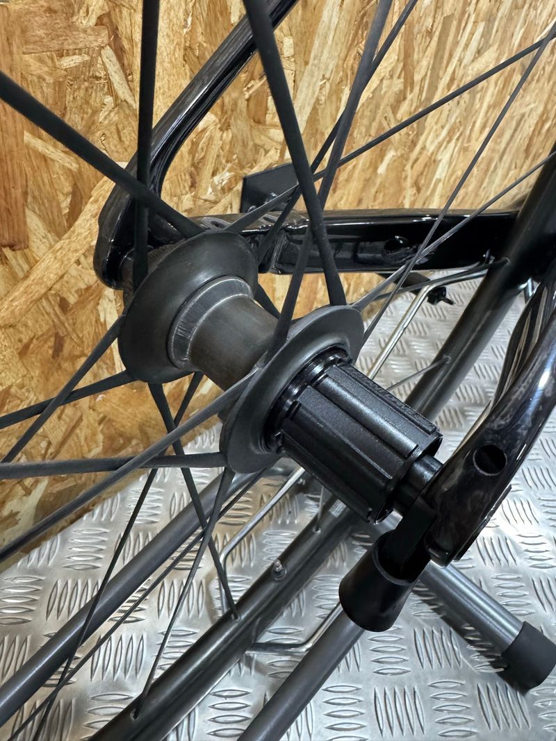 Used Mavic Cosmic Ultimate 45 Disc 2024 bike — image 2 of 7