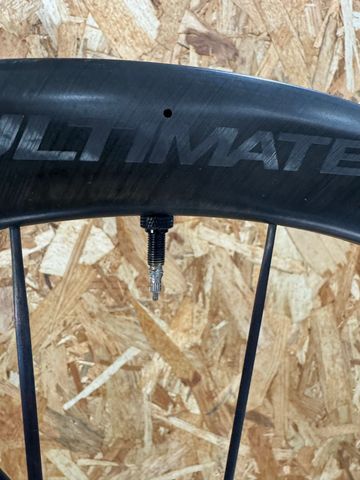 Used Mavic Cosmic Ultimate 45 Disc 2024 bike — image 4 of 7
