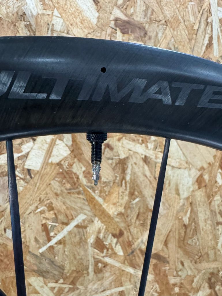 Used Mavic Cosmic Ultimate 45 Disc 2024 bike — image 4 of 7
