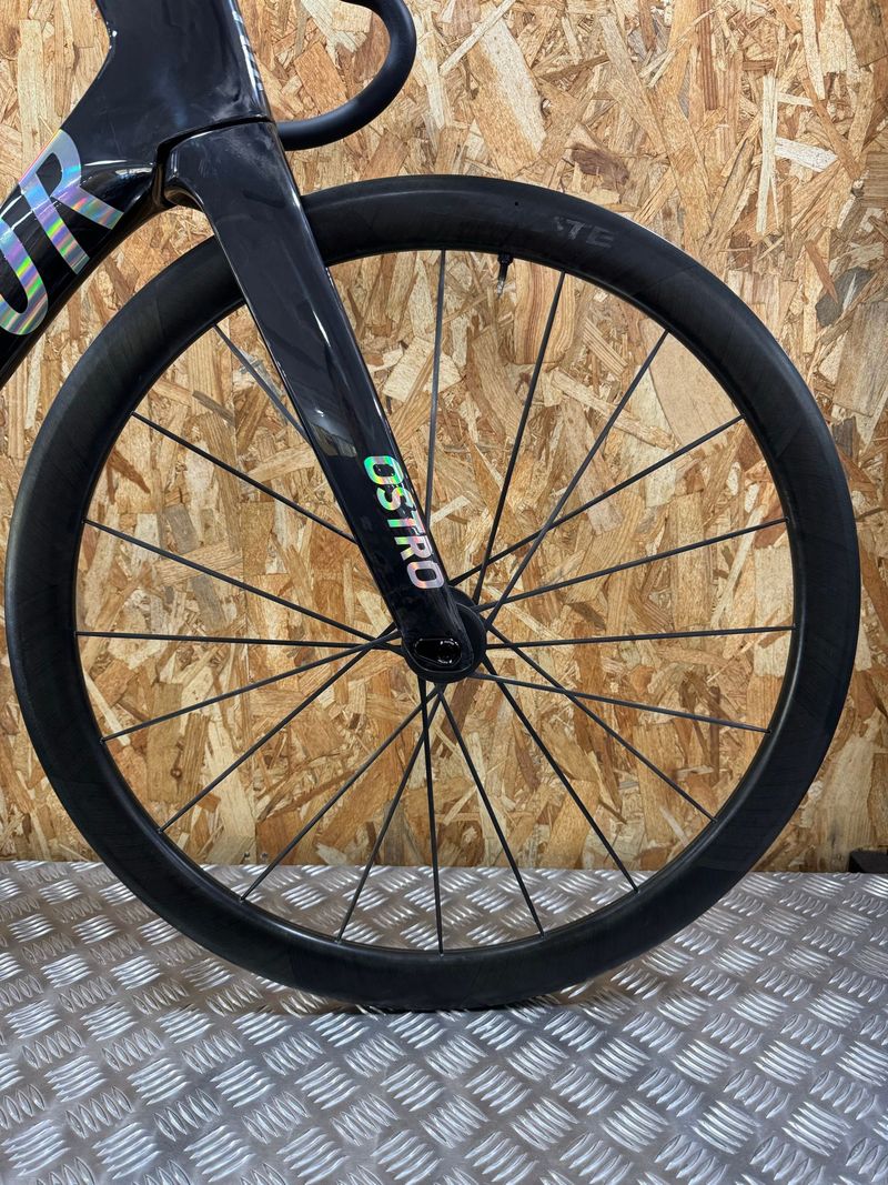 Used Mavic Cosmic Ultimate 45 Disc 2024 bike — image 7 of 7