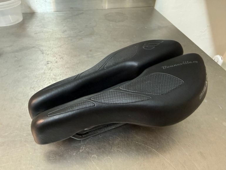 Used BiSaddle Bonneville Distance Carbon Saddle 2025 bike — image 3 of 4