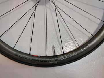 Used Bontrager Aeolus 3 TLR Disc D3 Clincher Road Wheel bike — image 3 of 6