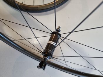 Used Bontrager Aeolus 3 TLR Disc D3 Clincher Road Wheel bike — image 2 of 6