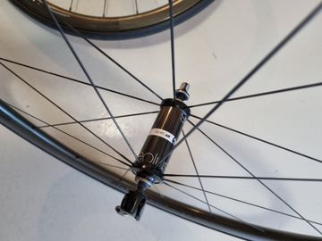 Used Bontrager Aeolus 3 TLR Disc D3 Clincher Road Wheel bike — image 2 of 6
