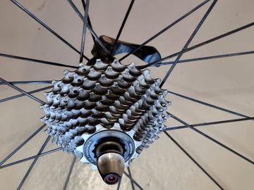 Used Bontrager Aeolus 3 TLR Disc D3 Clincher Road Wheel bike — image 5 of 6