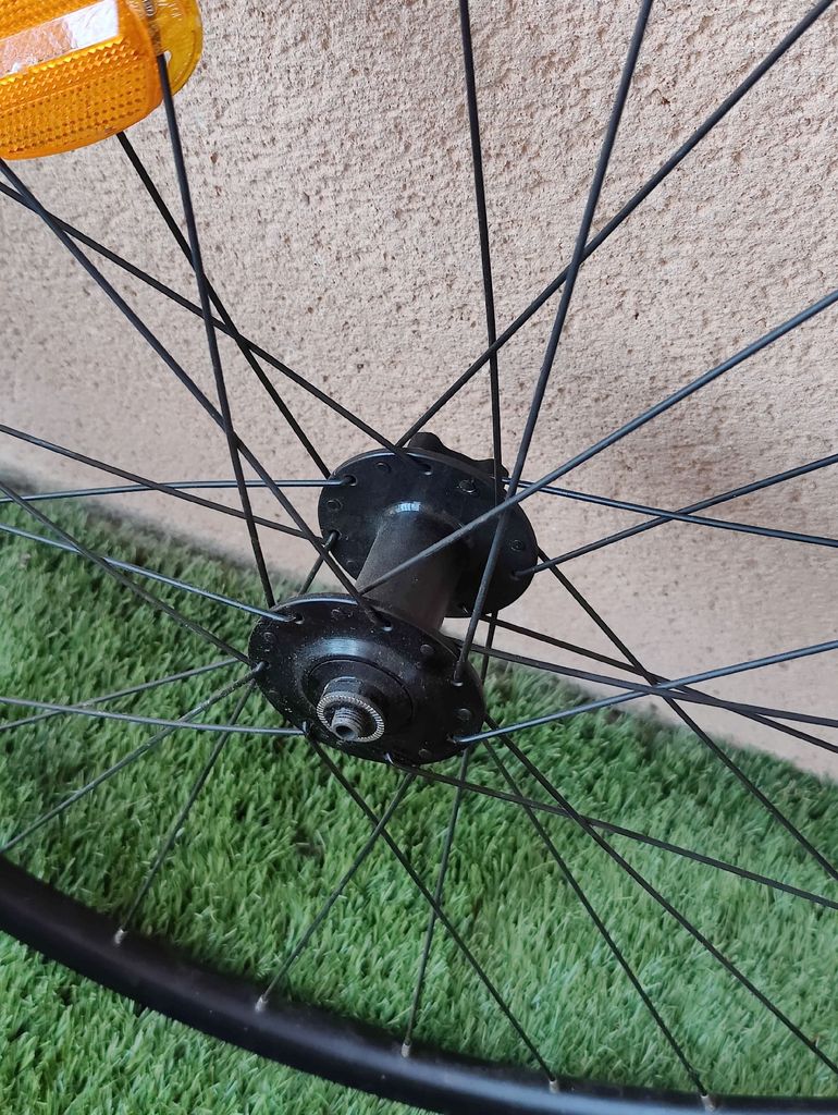 Used Triban Roue 700 Avant bike — image 3 of 4
