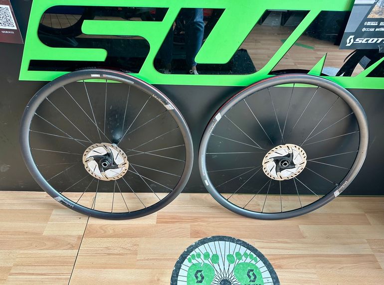 Used Vision T30 Carbon Wheelset 2022 bike — image 1 of 5