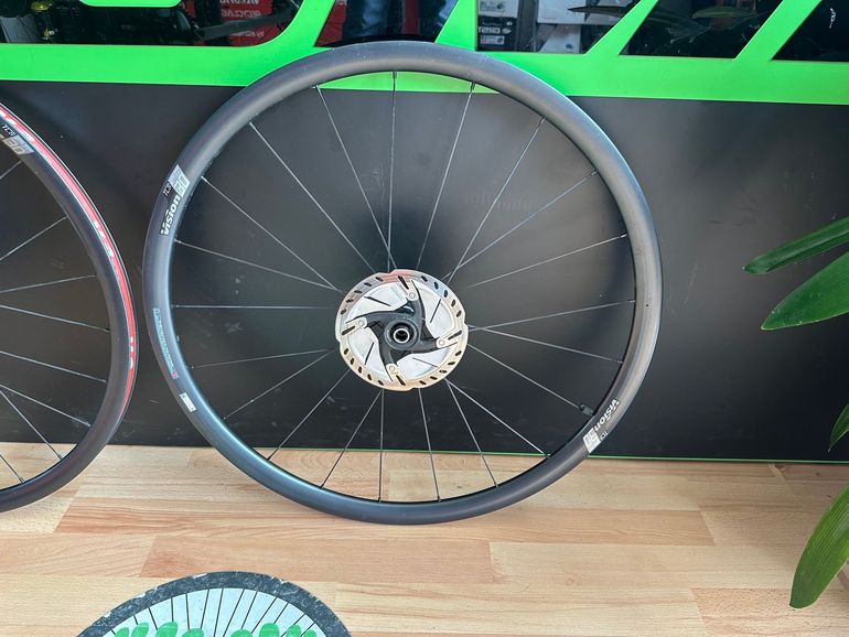 Used Vision T30 Carbon Wheelset 2022 bike — image 3 of 5