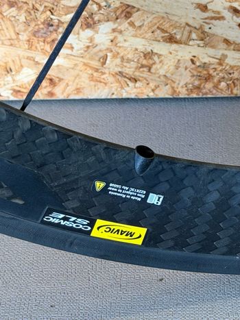 Used Mavic Cosmic Carbone SLE Front Wheel bike — image 3 of 3