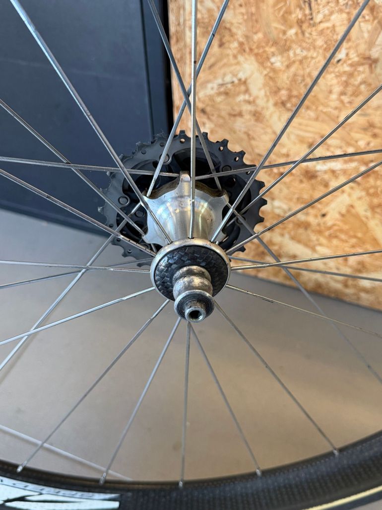 Used Zipp 404 Rear Wheel bike — image 4 of 4