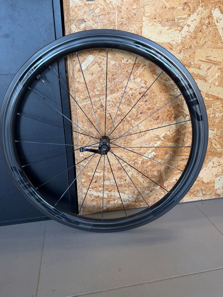 Used Ffwd F4R FCC bike — image 1 of 3