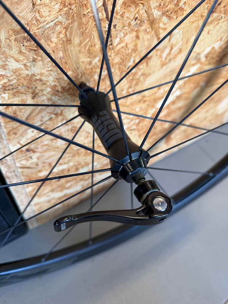 Used Ffwd F4R FCC bike — image 2 of 3