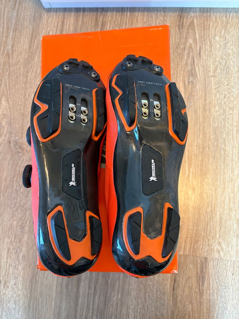 Used Dmt KM0 Shoes 2025 bike — image 3 of 3