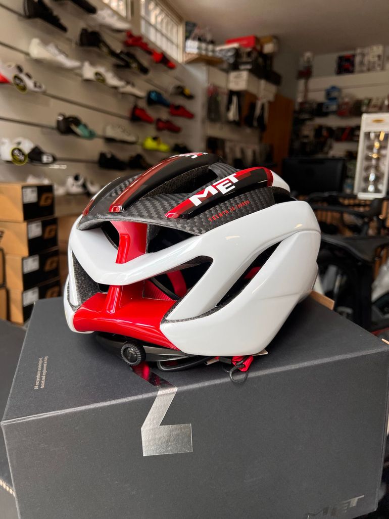 Used MET Trenta 3K Carbon MIPS UAE Team Emirates XRG bike — image 3 of 5