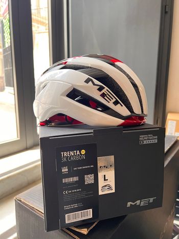 Used MET Trenta 3K Carbon MIPS UAE Team Emirates XRG bike