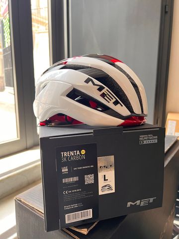 Used MET Trenta 3K Carbon MIPS UAE Team Emirates XRG Cycling Accessories