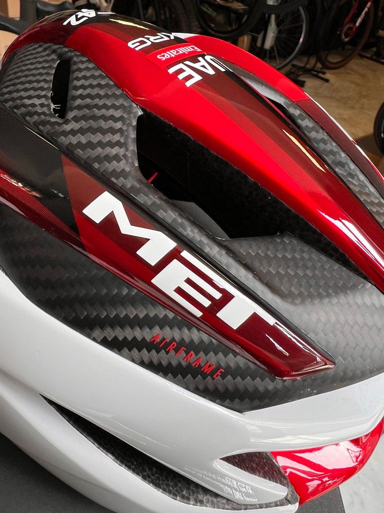 Used MET Trenta 3K Carbon MIPS UAE Team Emirates XRG bike — image 4 of 5