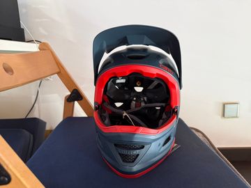Brugt Giro Switchable MIPS Matte Portaro Grey/Red M 55-59 2020 bike — billede 3 af 6