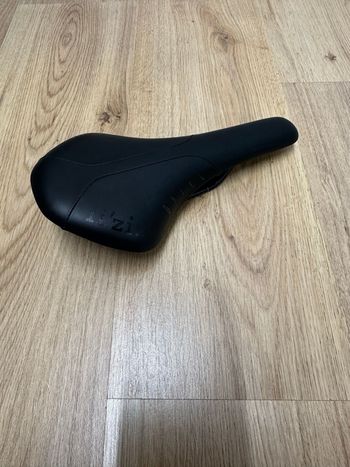 Used Fizik R7 Sattel bike