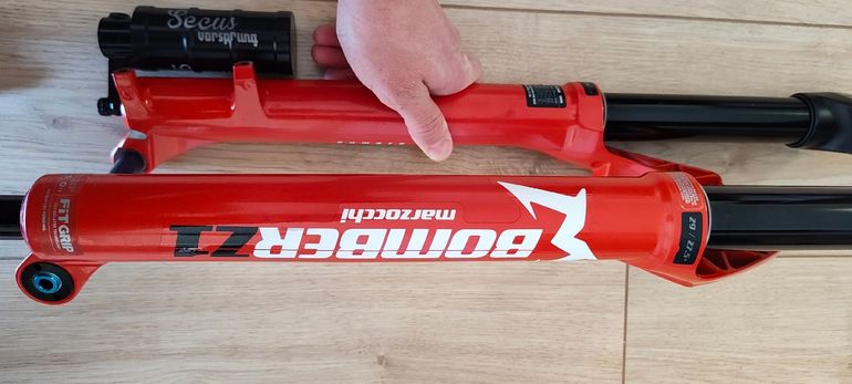 Used Marzocchi Bomber Z1 Suspension Fork 2020 bike — image 4 of 15