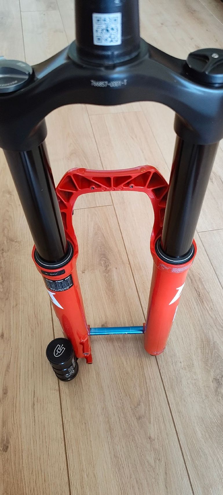Used Marzocchi Bomber Z1 Suspension Fork 2020 bike — image 10 of 15