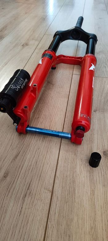 Used Marzocchi Bomber Z1 Suspension Fork 2020 bike — image 5 of 15