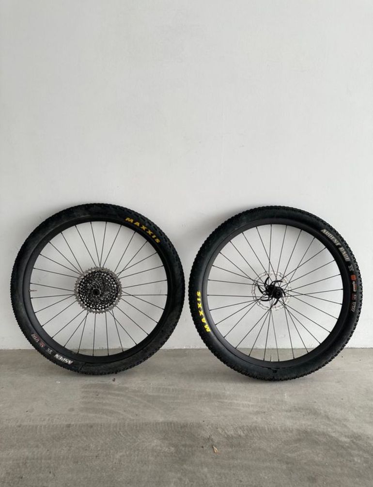 Brugt Custom Dt swiss 350s 2024 bike — billede 1 af 3