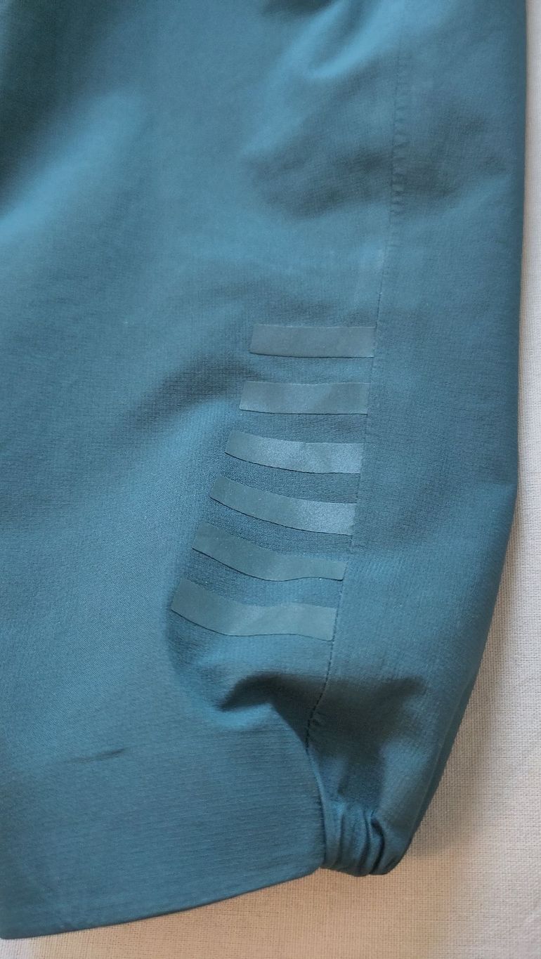 Used Rapha Gore-Tex Rain Jacket S bike — image 8 of 9