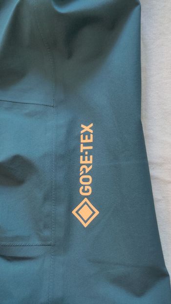 Used Rapha Gore-Tex Rain Jacket S bike — image 6 of 9