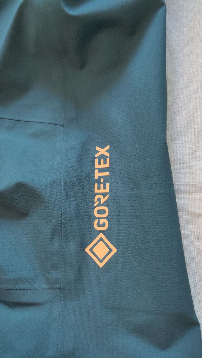Used Rapha Gore-Tex Rain Jacket S bike — image 6 of 9