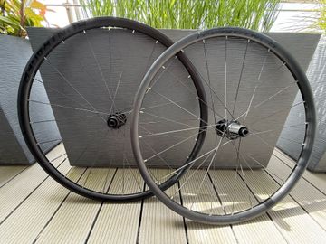 Bontrager Paradigm TLR Road Wheel Set Wheels usato
