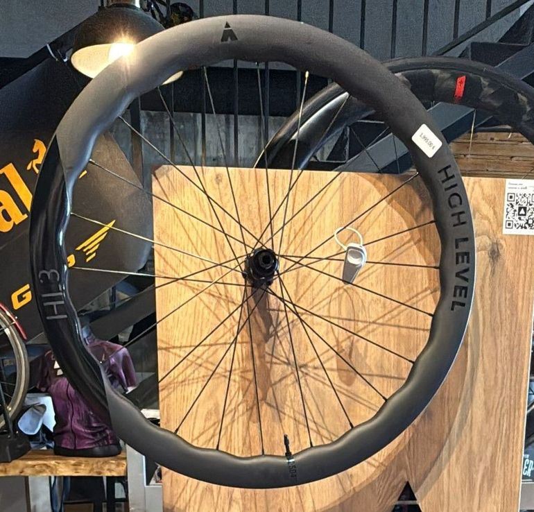 Used high level Ruedas bike — image 2 of 3