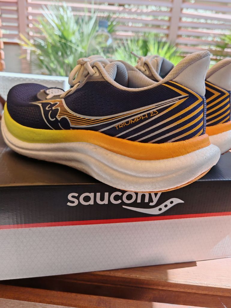 Used Saucony Triumph 23 2026 bike — image 3 of 9