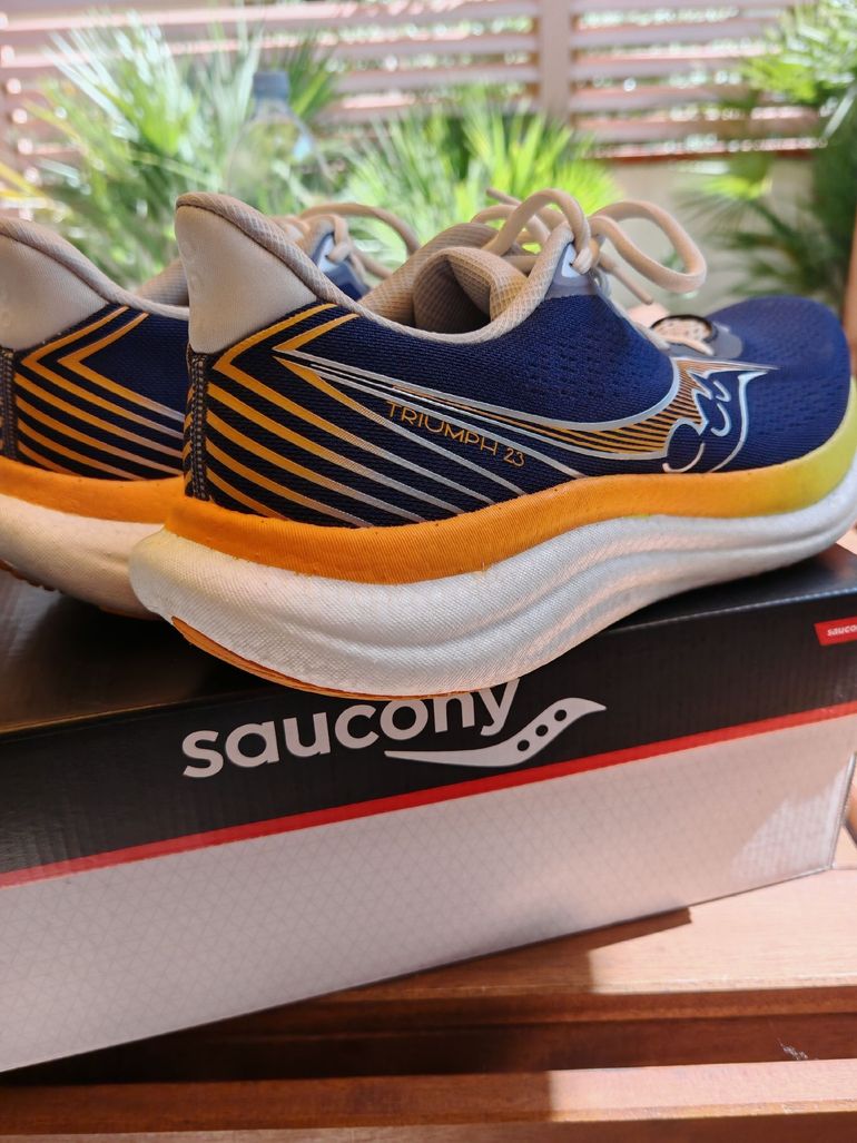 Used Saucony Triumph 23 2026 bike — image 4 of 9