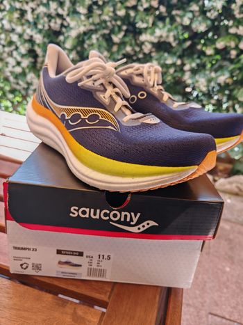 Used Saucony Triumph 23 2026 bike — image 2 of 9