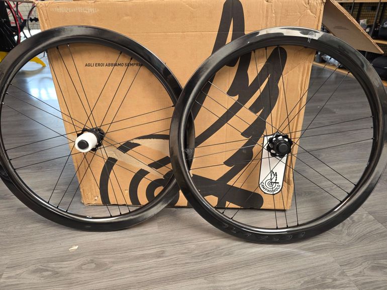 Used Campagnolo Bora WTO 45 2WF C23 Tubeless Ready Disc Centerlock N3W Carbone 2026 bike — image 1 of 5