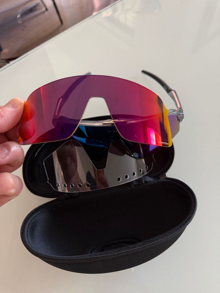 Used Oakley Sutro Lite Sweep 2024 bike — image 2 of 3