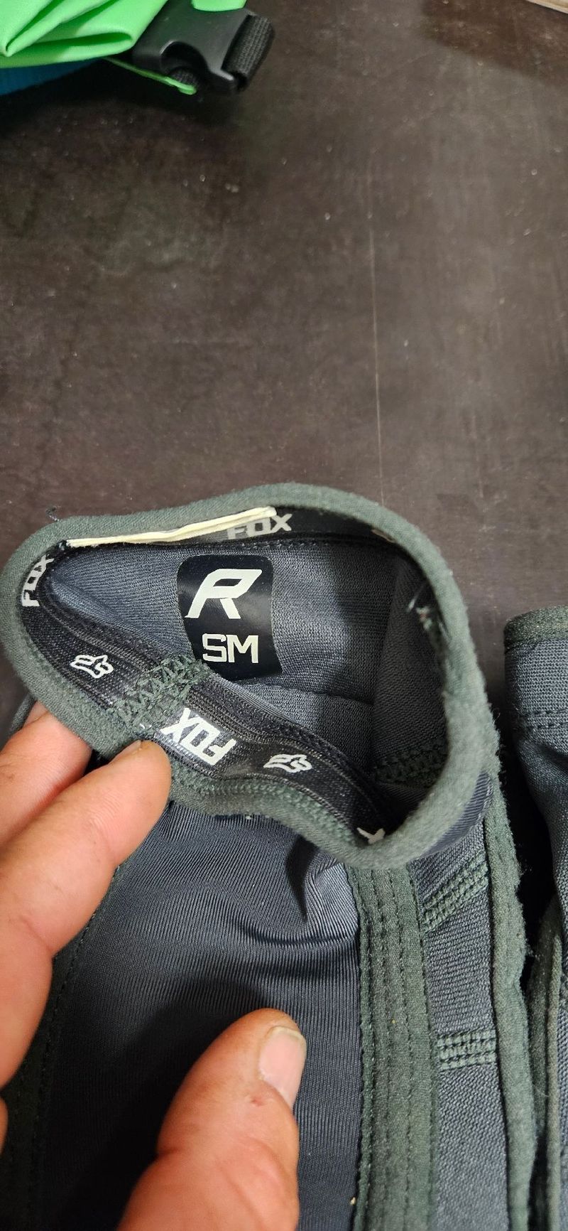 Gebrauchtes Fox Ellbow Pads 2024 bike — Bild 2 von 3