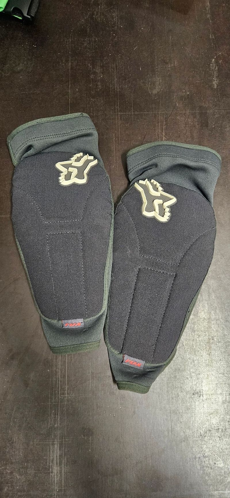 Gebrauchtes Fox Ellbow Pads 2024 bike — Bild 1 von 3