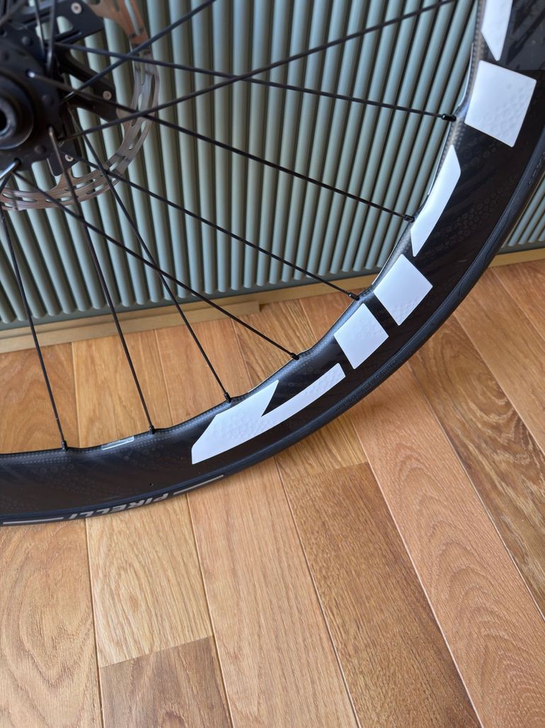Used Zipp 454 NSW Tubeless Disc-brake 2024 bike — image 11 of 13