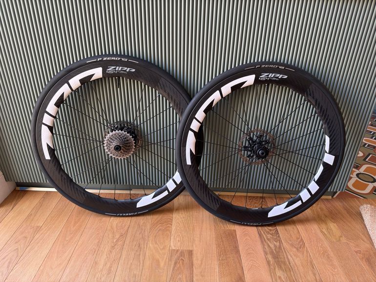 Used Zipp 454 NSW Tubeless Disc-brake 2024 bike — image 1 of 13
